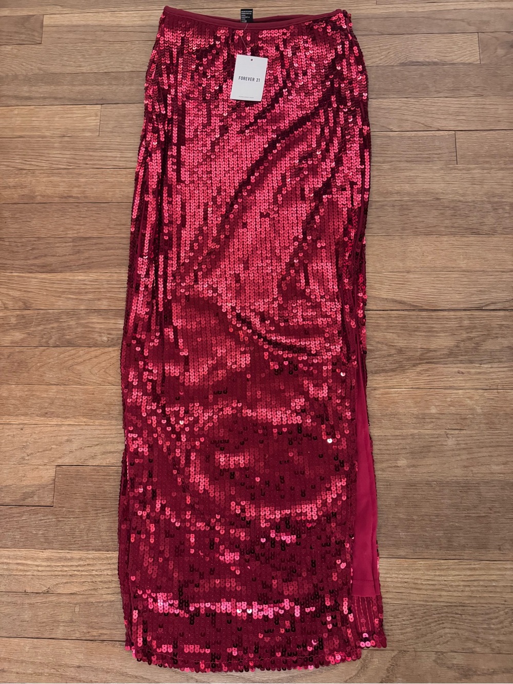 NWT Forever 21 Women's Dark Red Maxi Sequin Skirt - Size M
 b71